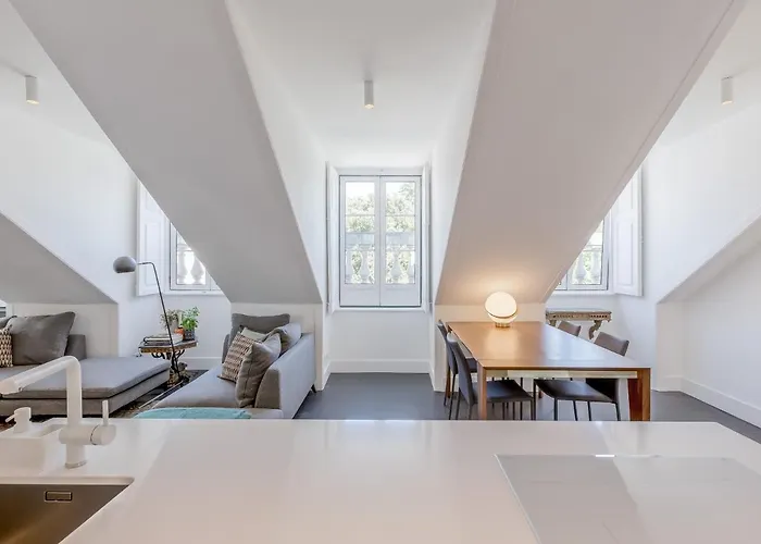 Principe Real Charming Garden View Flat At The Heart Of