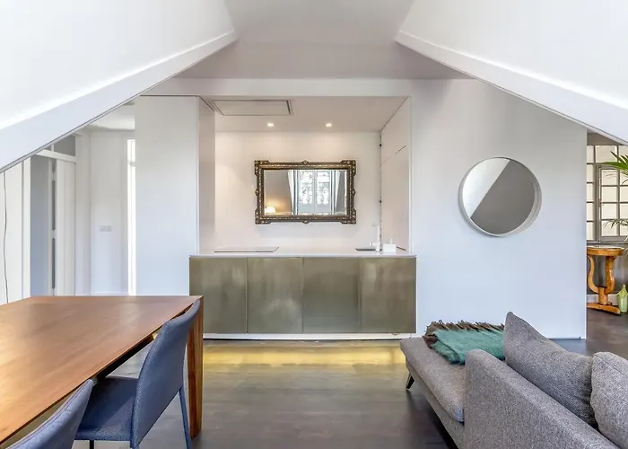 Апартаменты Principe Real Charming Garden View Flat At The Heart Of
