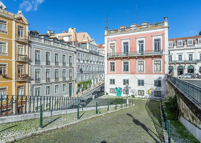 Principe Real Charming Garden View Flat At The Heart Of Лиссабон