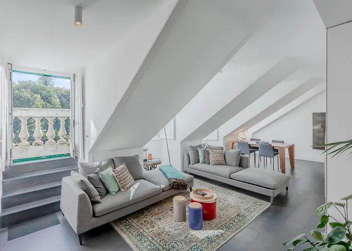Апартаменты Principe Real Charming Garden View Flat At The Heart Of Лиссабон