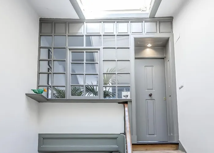 Апартаменты Principe Real Charming Garden View Flat At The Heart Of *