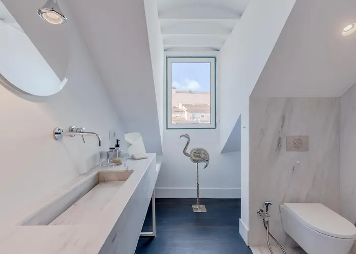 Principe Real Charming Garden View Flat At The Heart Of Апартаменты *