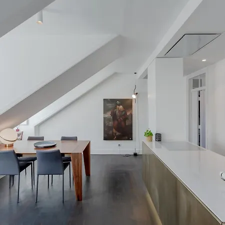 Principe Real Charming Garden View Flat At The Heart Of 리스본