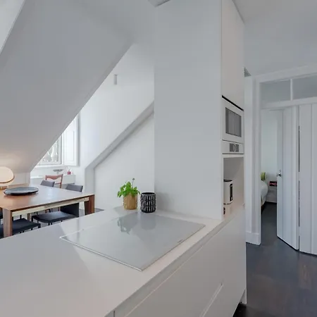 Principe Real Charming Garden View Flat At The Heart Of * 리스본