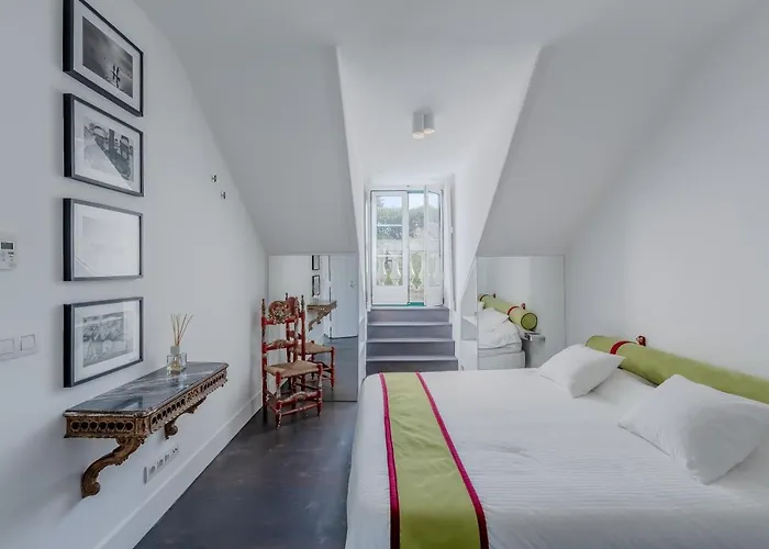 아파트 Principe Real Charming Garden View Flat At The Heart Of