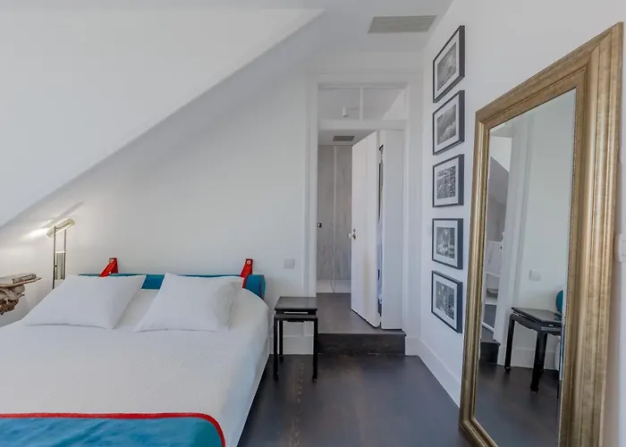 아파트 Principe Real Charming Garden View Flat At The Heart Of *