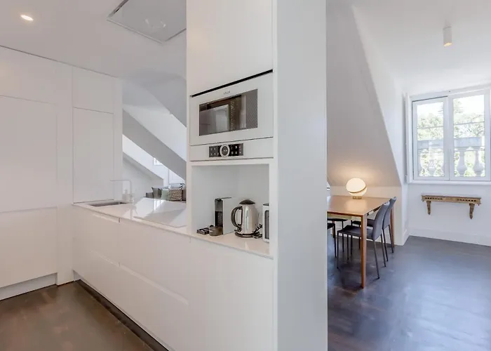 Principe Real Charming Garden View Flat At The Heart Of *