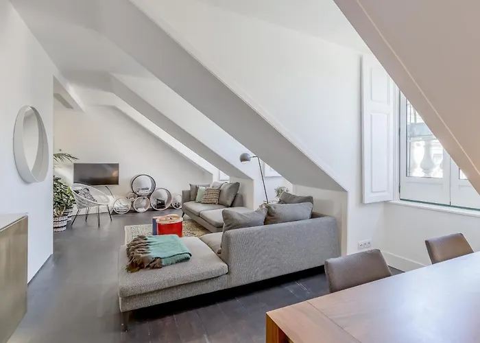 Principe Real Charming Garden View Flat At The Heart Of