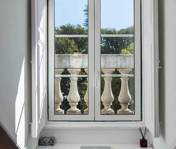아파트 Principe Real Charming Garden View Flat At The Heart Of