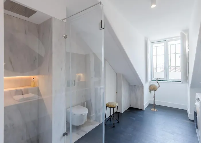 아파트 Principe Real Charming Garden View Flat At The Heart Of 리스본