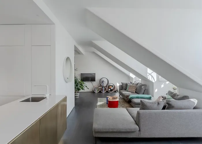 Principe Real Charming Garden View Flat At The Heart Of 아파트 *