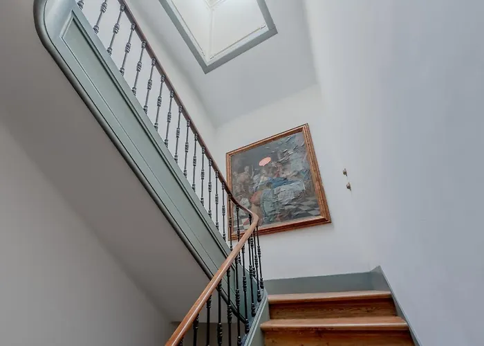 아파트 Principe Real Charming Garden View Flat At The Heart Of