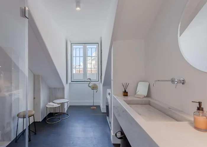 아파트 Principe Real Charming Garden View Flat At The Heart Of *