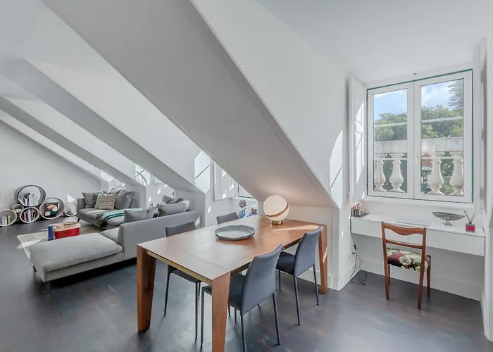 Principe Real Charming Garden View Flat At The Heart Of 아파트