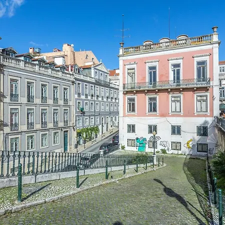Principe Real Charming Garden View Flat At The Heart Of Lisboa