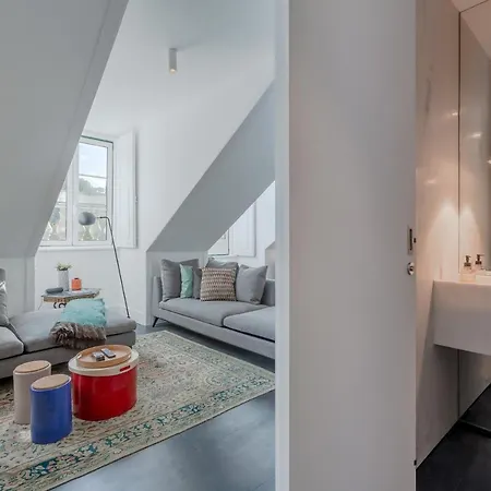 Principe Real Charming Garden View Flat At The Heart Of Lisbon