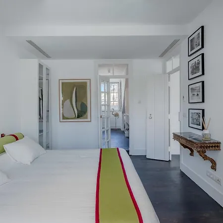 Principe Real Charming Garden View Flat At The Heart Of Lisbon